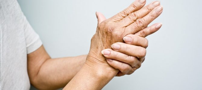 mi okozza a csuklóízület fájdalmát rheumatoid arthritis nőknél