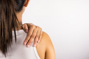 fájdalom a nyaki gerincben forduláskor